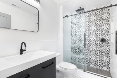 Shower with Space-Saving Door